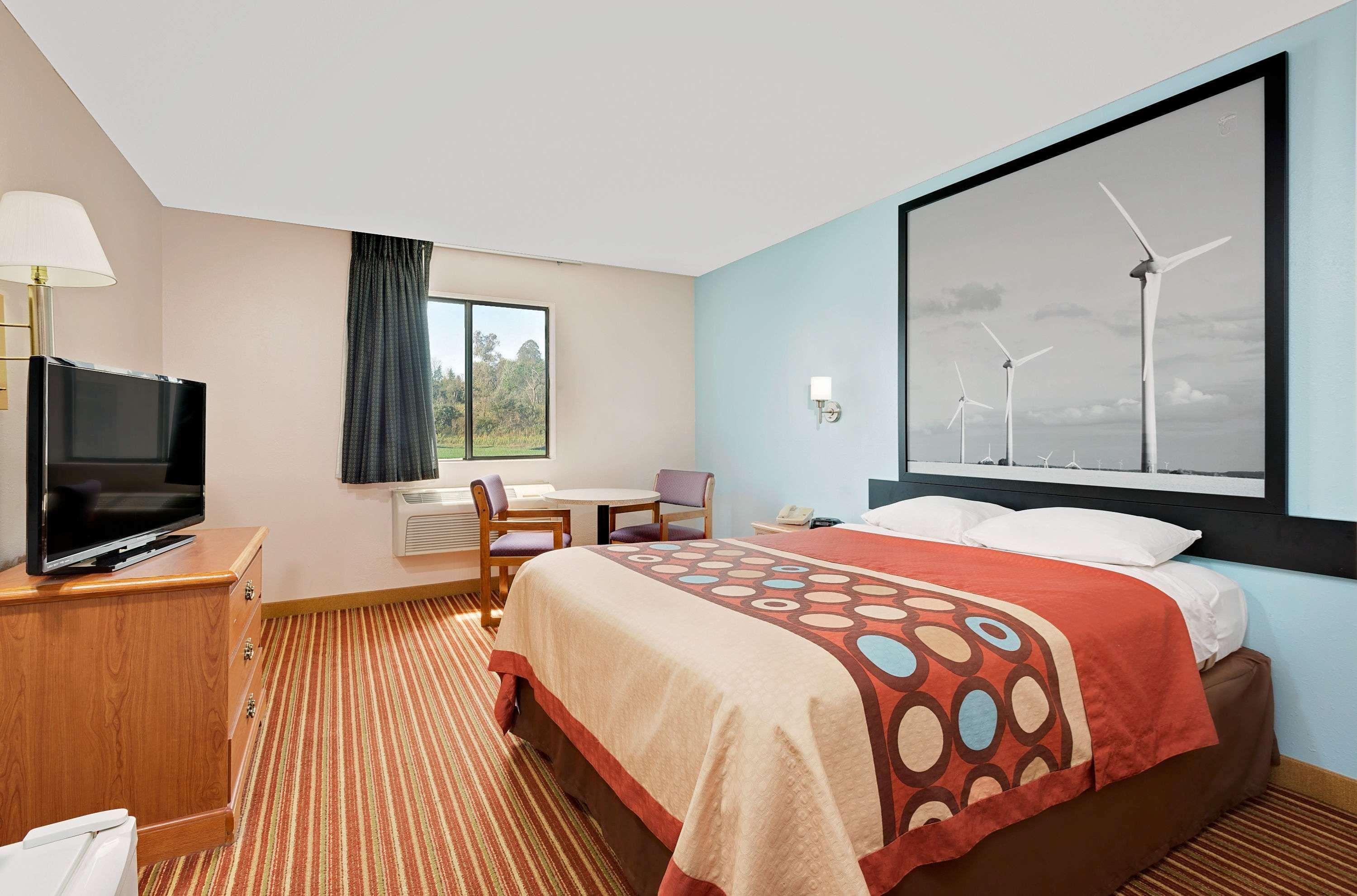 Super 8 By Wyndham Rock Port Mo Hotell Eksteriør bilde